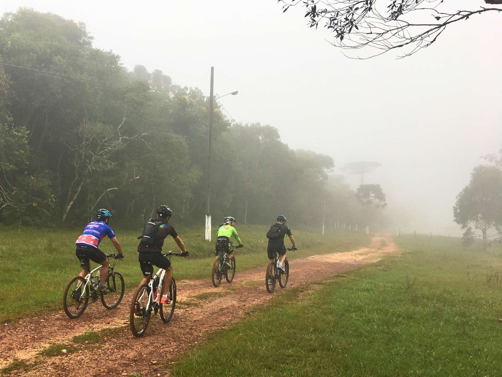 Grupo de ciclista amigos do Lobi na Rota dos Tropeiros