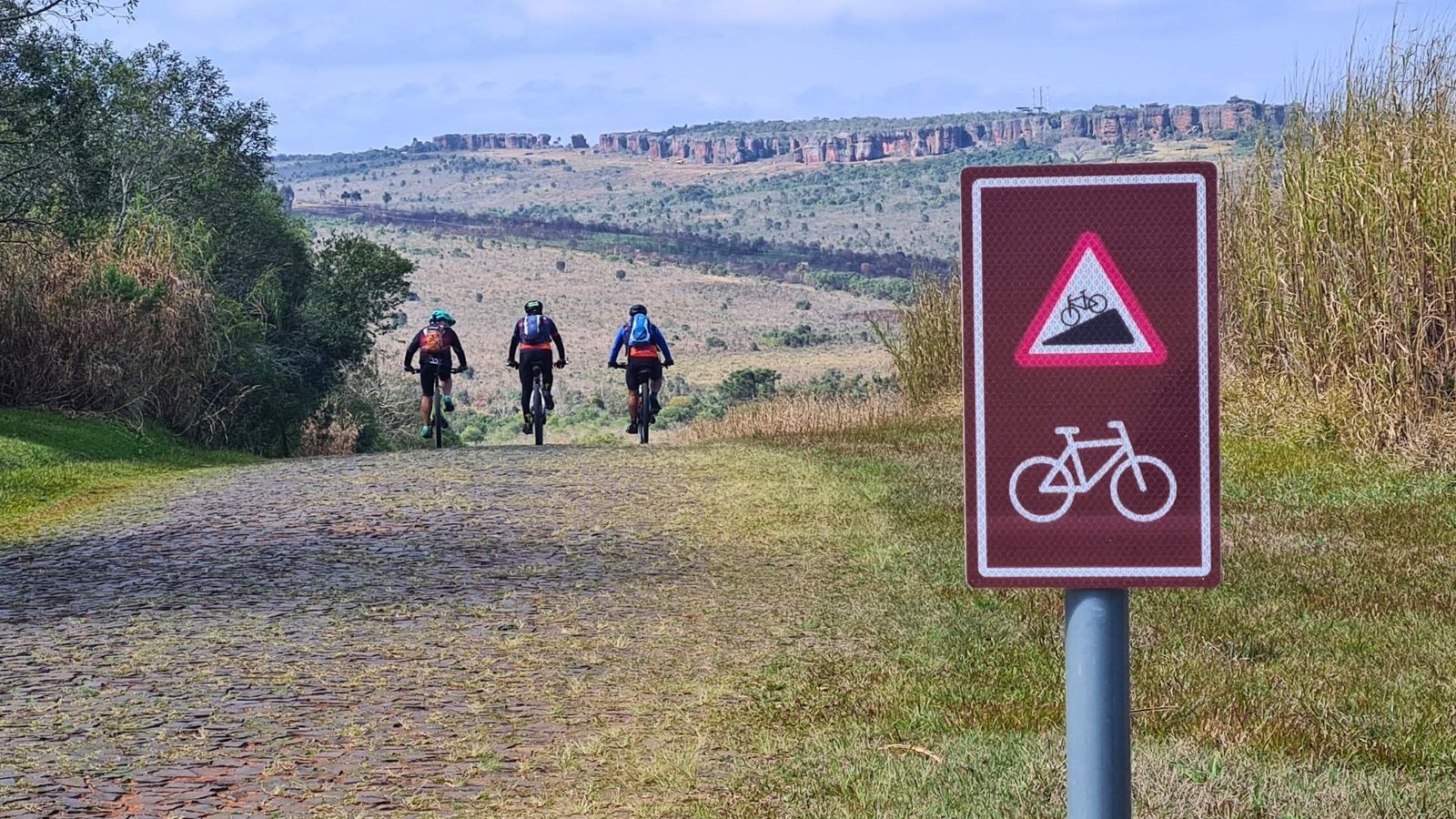 Ciclistas aproveitam a pedalada nas Rotas de Cicloturismo Autoguiadas desenvolvidas pelo Lobi Ciclotur.