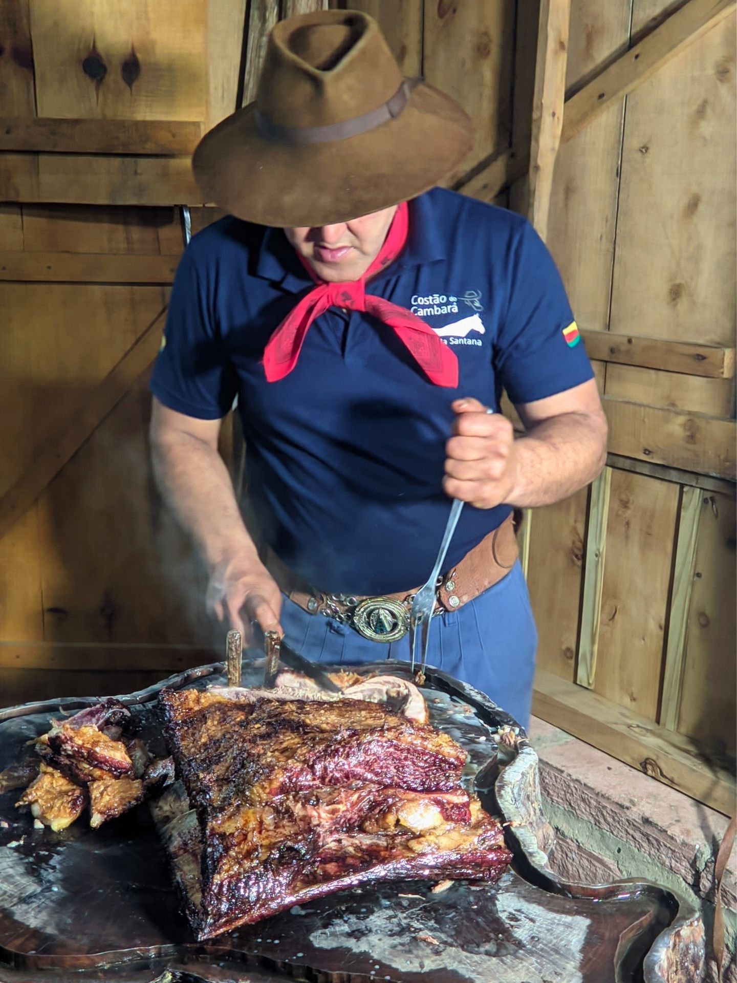 Churrasco de Costela Gaúcha na Rota dos Tropeiros e no Costão do Cambará. 