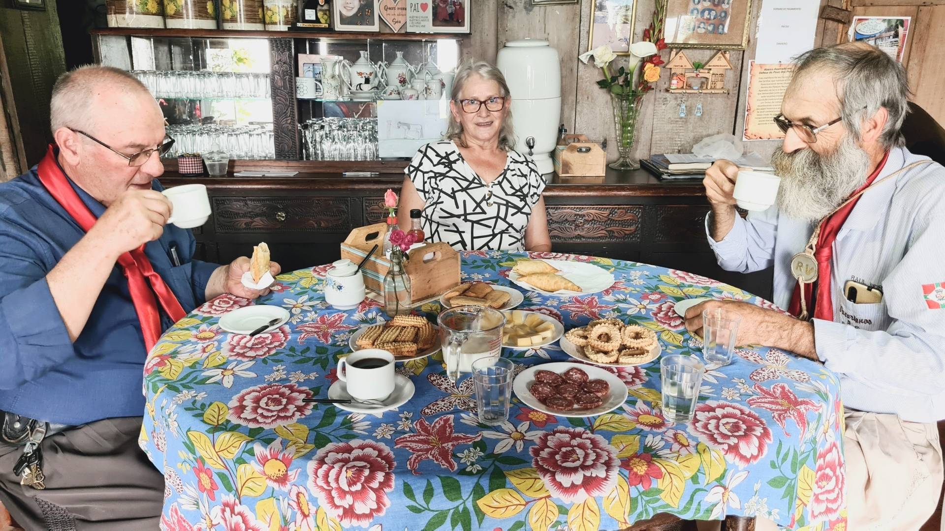 Tropeiros gaúchos tomam aquele café contemplando o Projeto de Cicloturismo na Rota dos Tropeiros.