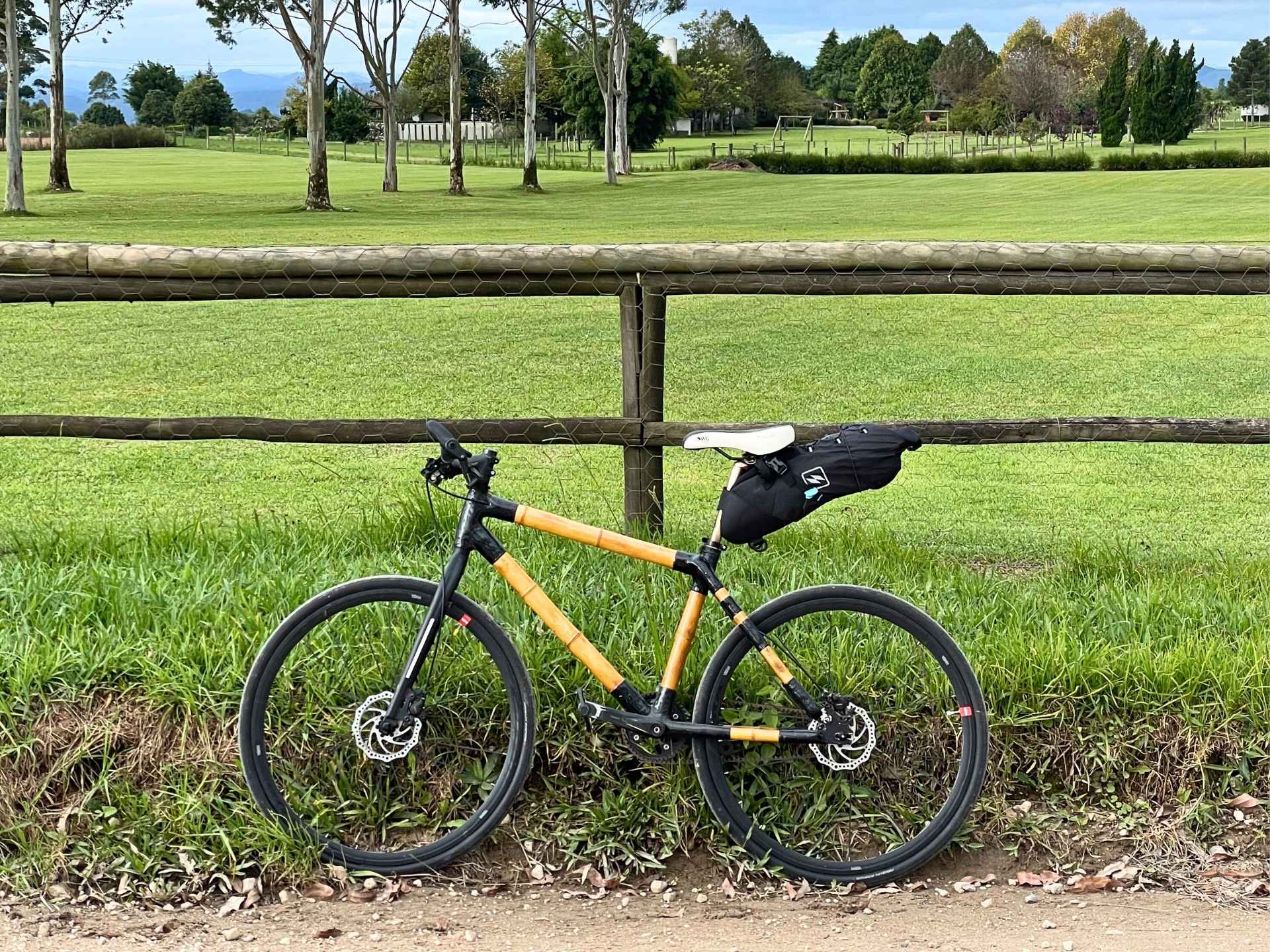 Bicicletas de Bambu na Rota dos Tropeiros © Lobi Ciclotur Bicicletas de Bambu na Rota dos Tropeiros próximo a Fazendo Cainã, no Caminho do Viamão.