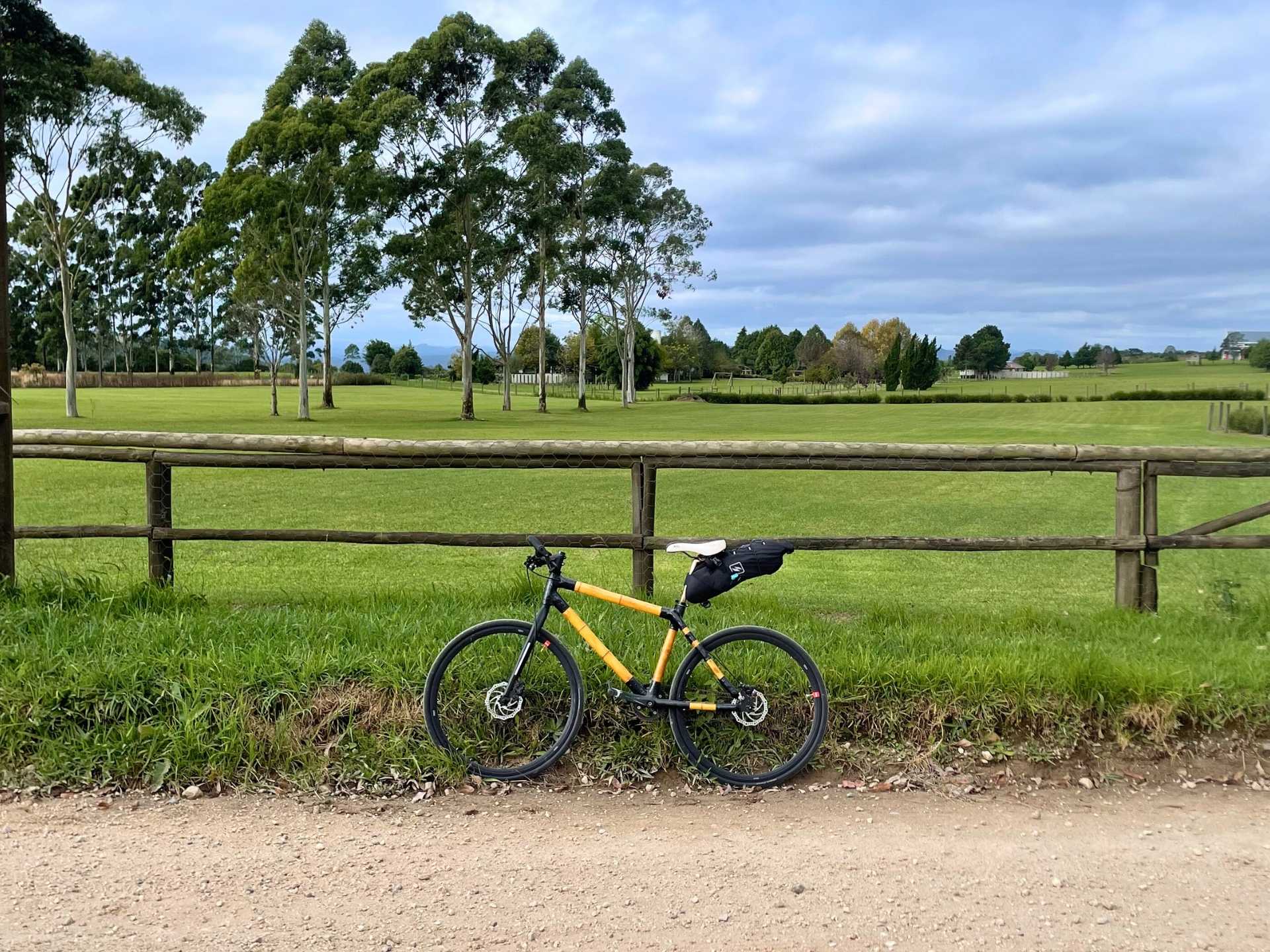 Bicicletas de Bambu na Rota dos Tropeiros © Lobi Ciclotur Bicicletas de Bambu na Rota dos Tropeiros próximo a Fazendo Cainã, no Caminho do Viamão.